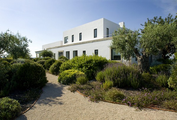 Modern 3 bedroom Villa located on a hill near Santo Estevao on preferred location with Sea View and Garden and Pool and Garage