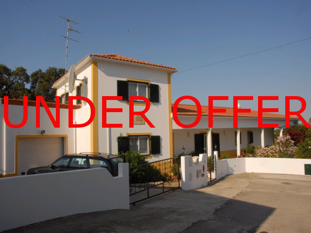 Makellose Villa mit sonniger Wohnung für Gäste mit Pool und Garage und Garten nahe Praia Verde