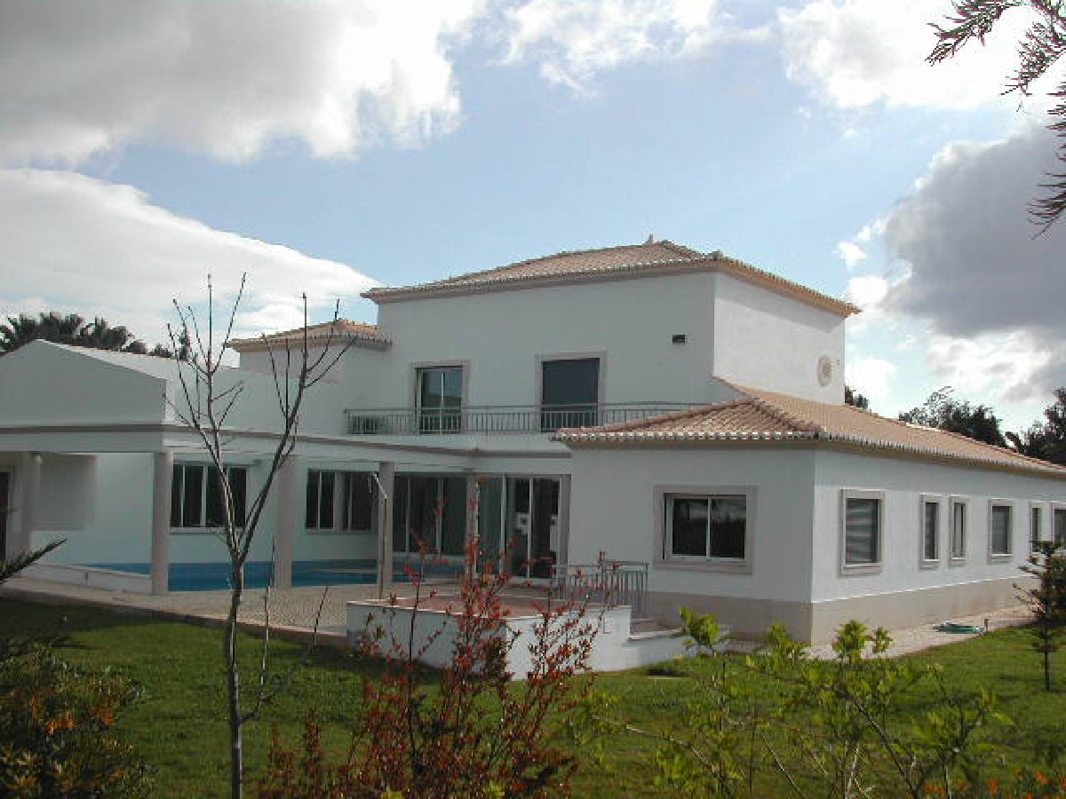 A large newly built 6 bedroom villa on exclusive golf Estate 