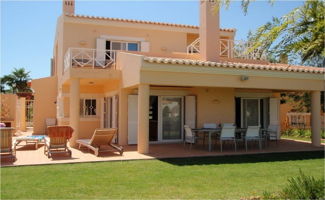 Lovely detached 3 bedroom villa with communal pool 