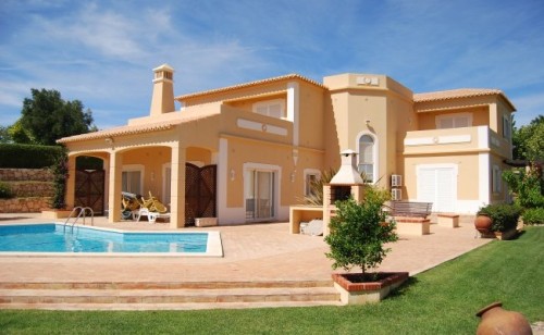 Fantastic 4 bedroom golf property on wellknown Golf Estate 