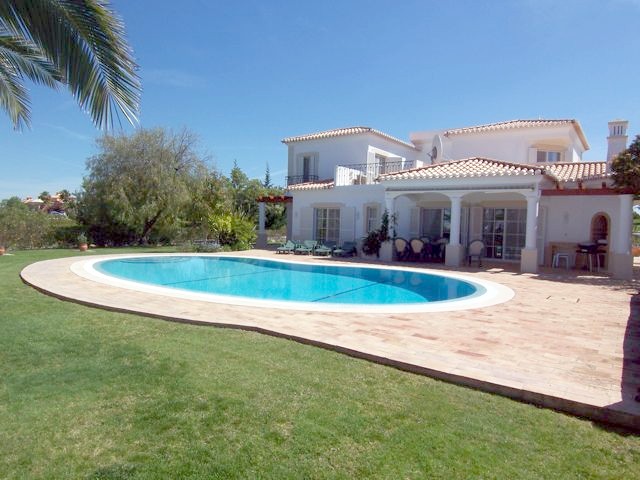Excellent 4 bedroom Villa on prime location 
