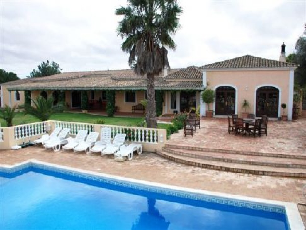 Wonderful Country style  5 bedroom and 2 living room Villa 