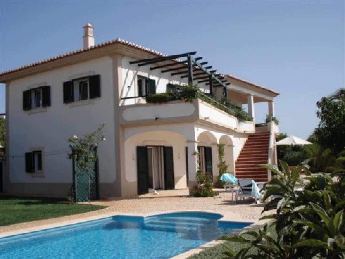 Luxurious and prestige 3 bedroom Villa on prime location 