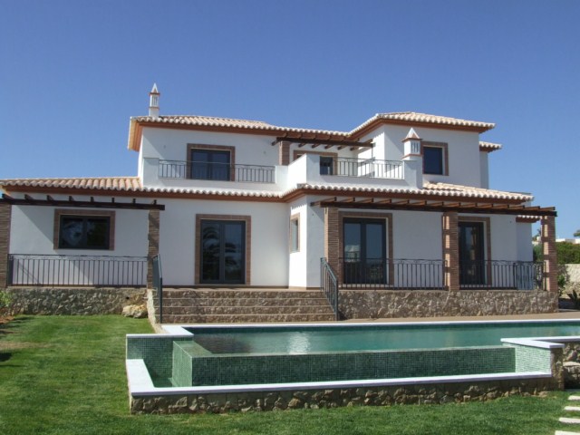 Modern 4 bed Villa with private pool in quiet area near Carvoeiro
