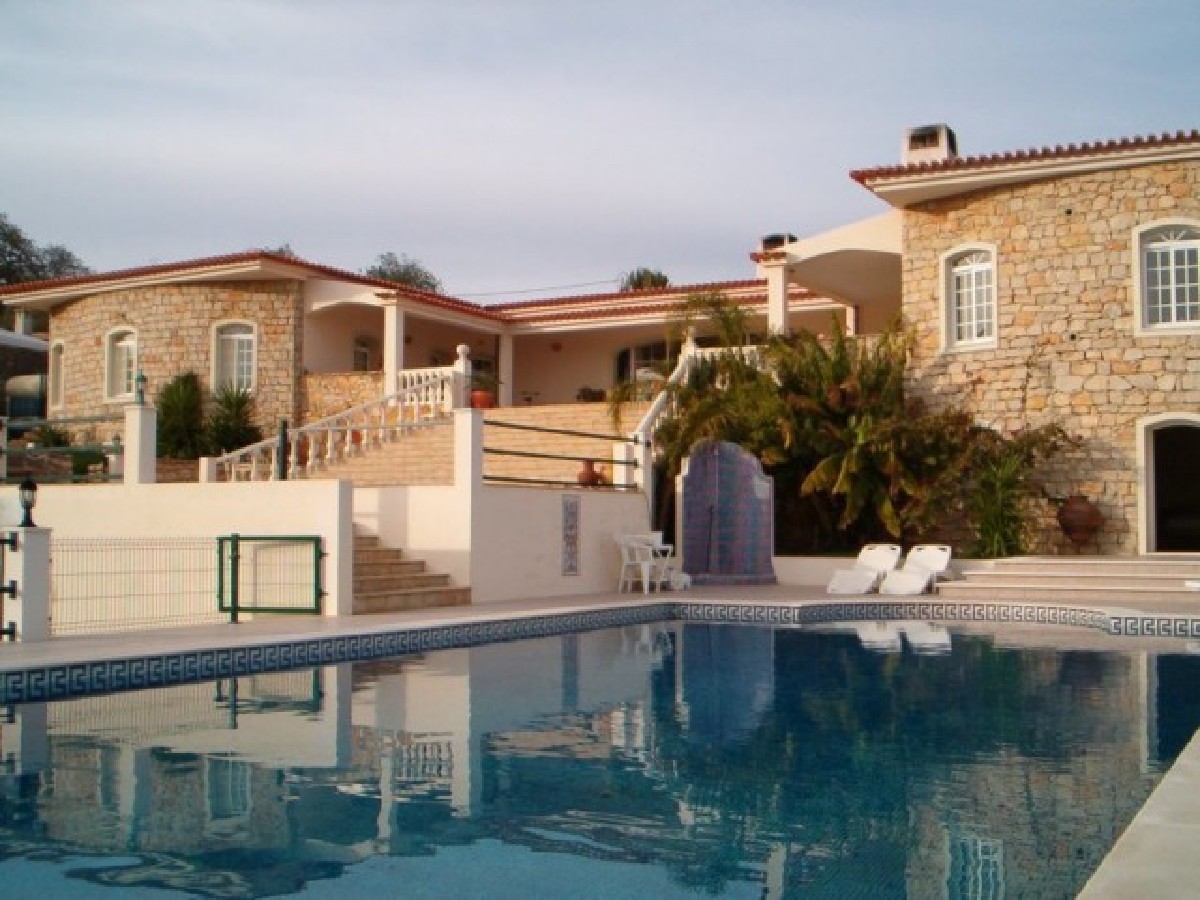 Beautiful country style villa with swimming pool