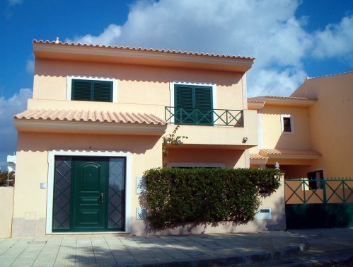 New four bedroom townhouse with large terrace