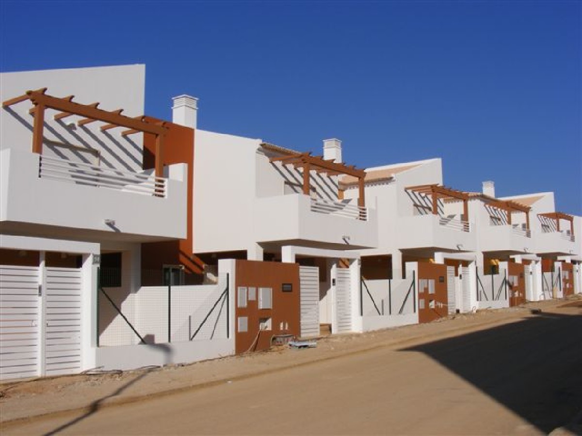 Gorgeous 3 and 4 bedroom villas near by the sea and golf 