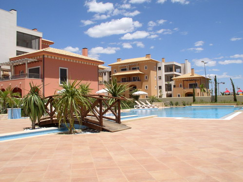 Luxurious 2-bedroom penthouse apartment next to a golf course