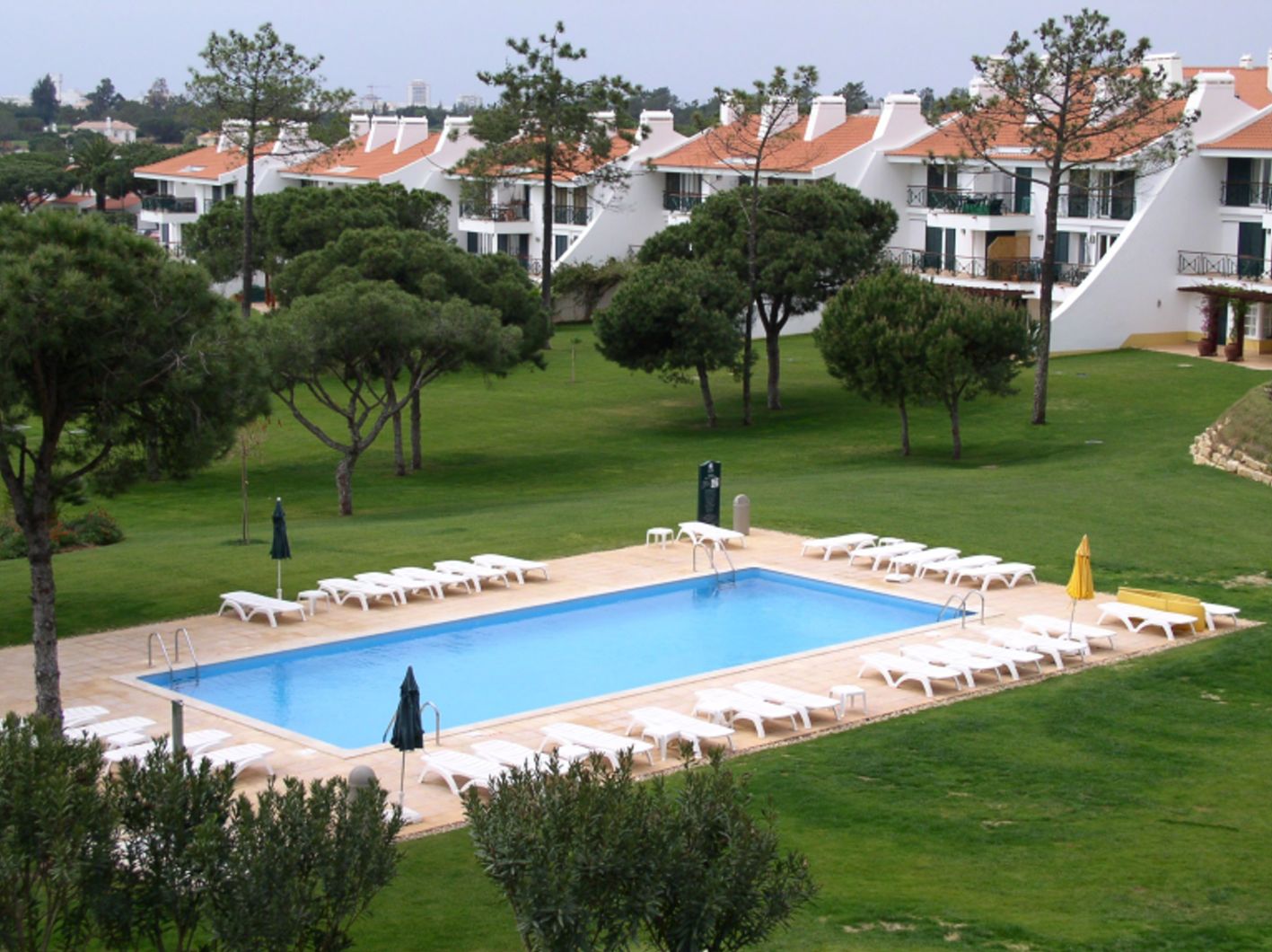 Well-presented 2-bedroom apartment in a 5-star golf resort