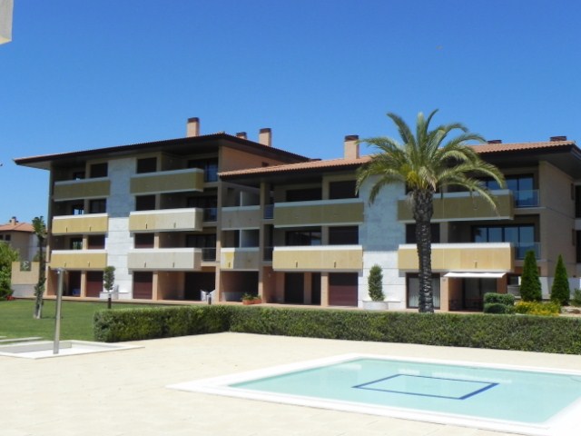 1 bedroom American style apartment on two levels 