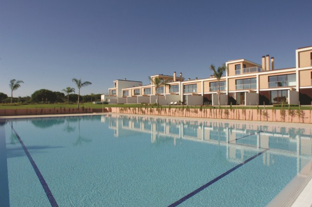 Contemporary, new built 4-bedroom townhouses overlooking the Golf  