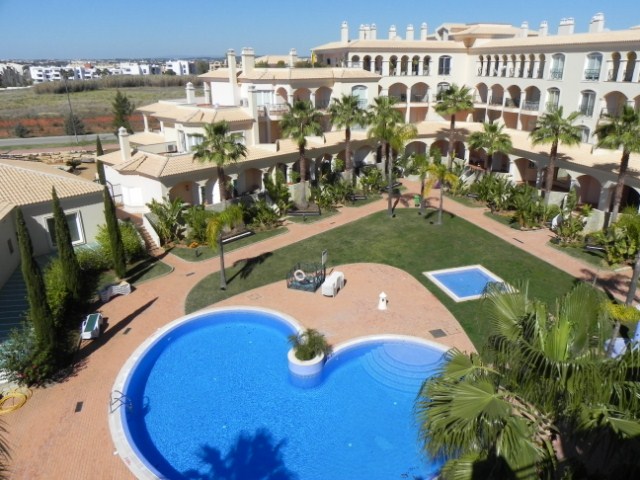 Beautiful 3 bedroom Penthouse in walking distance to the Marina