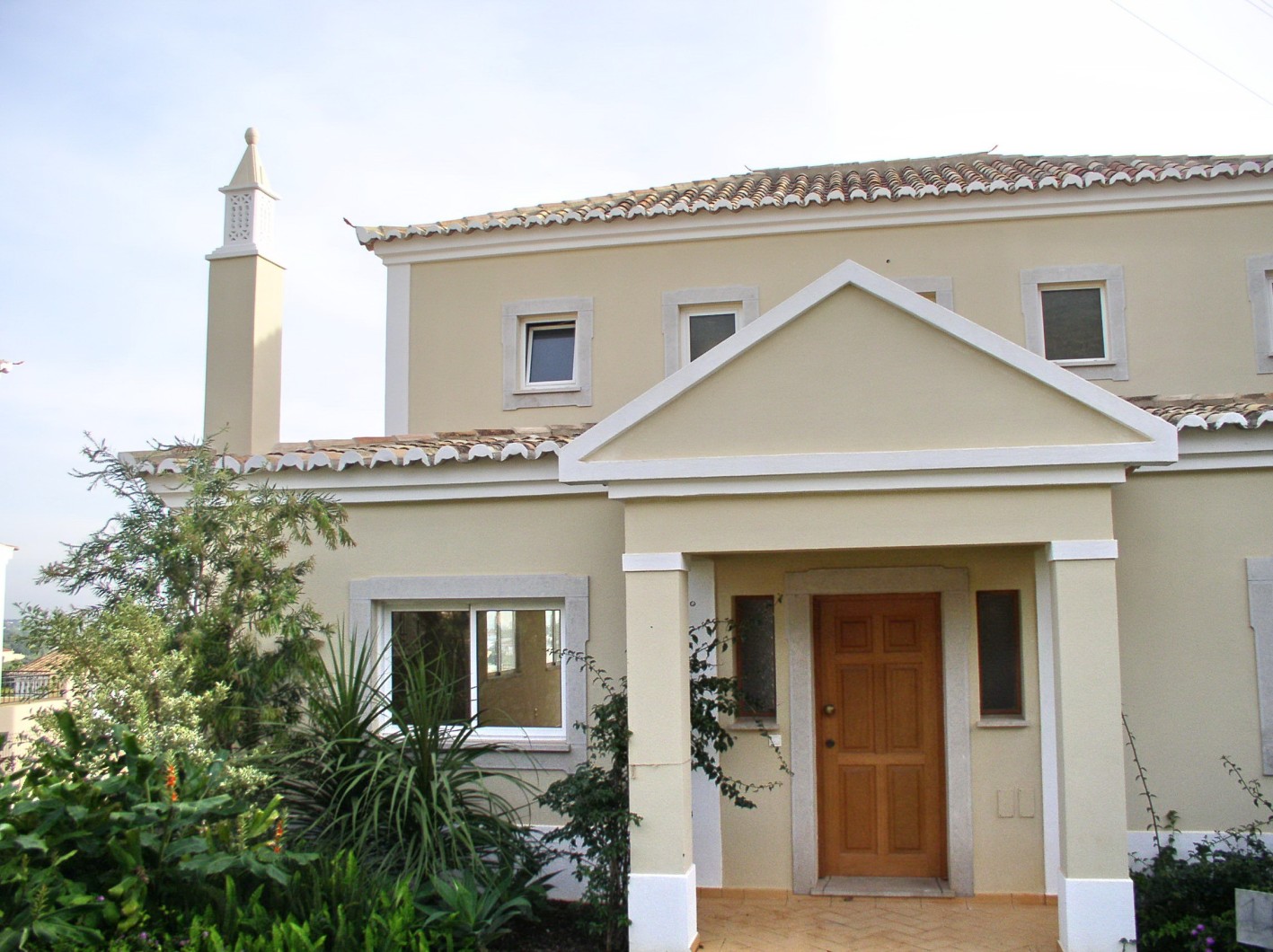 Semi detached and south facing 4-bedroom Villa