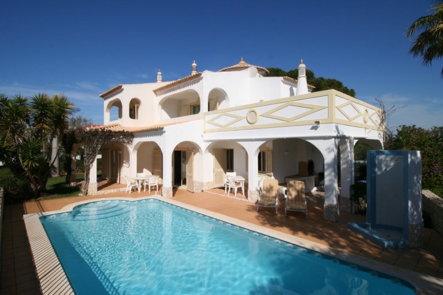 3-bedroom villa close to Falésia beach