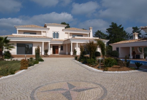 Luxury five-bedroom villa near the beach