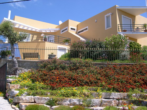 Modern 4 bedroom villa with excellent country views 