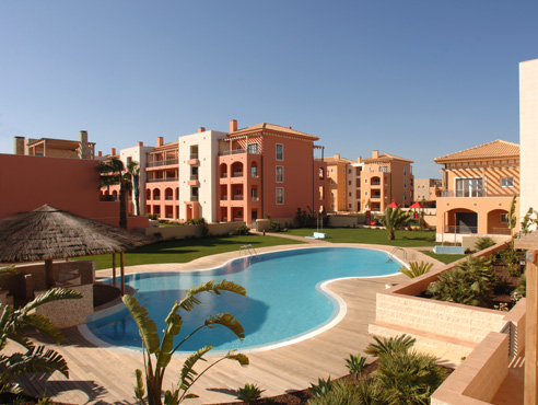 Luxurious 2-bedroom apartment next to a golf course