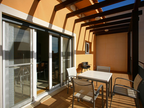 Luxurious 2-bedroom penthouse apartment next to a golf course