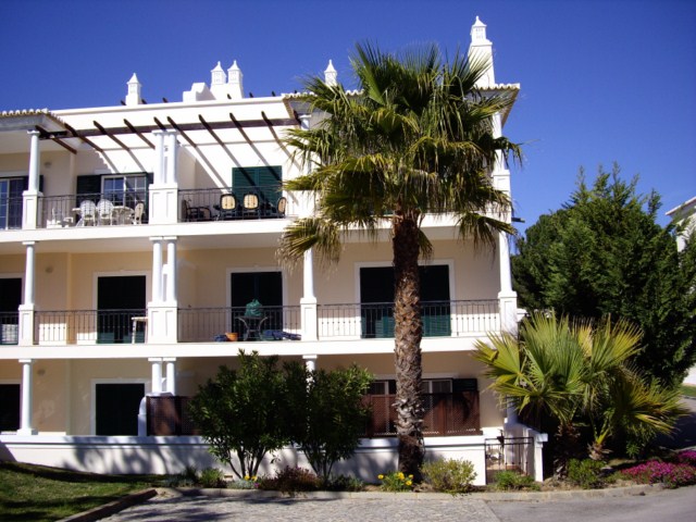 Large 3-bedroom apartment with plunge pool