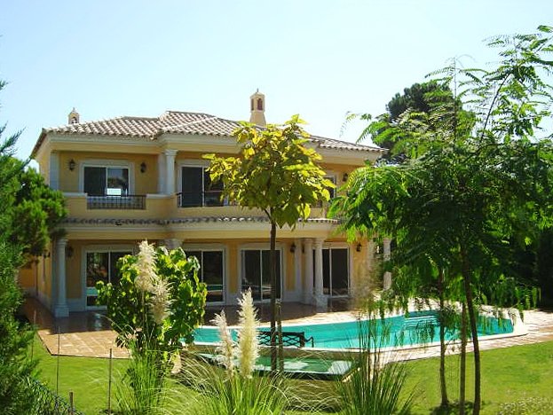 Spacious 3-bedroom Villa in Vale do Lobo