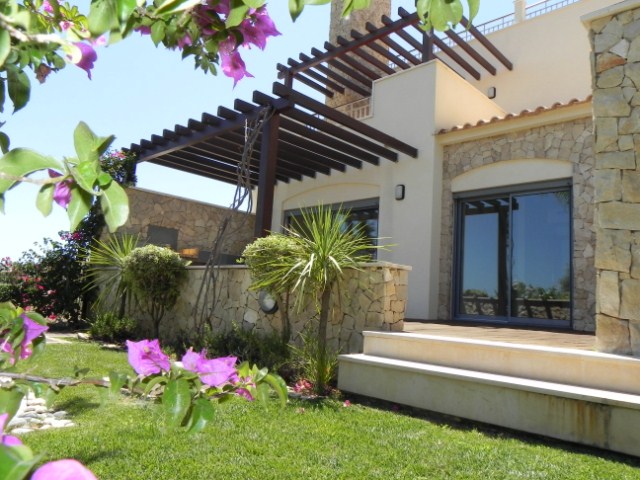 Exclusive 3-bedroom townhouses overlooking the Fairway 